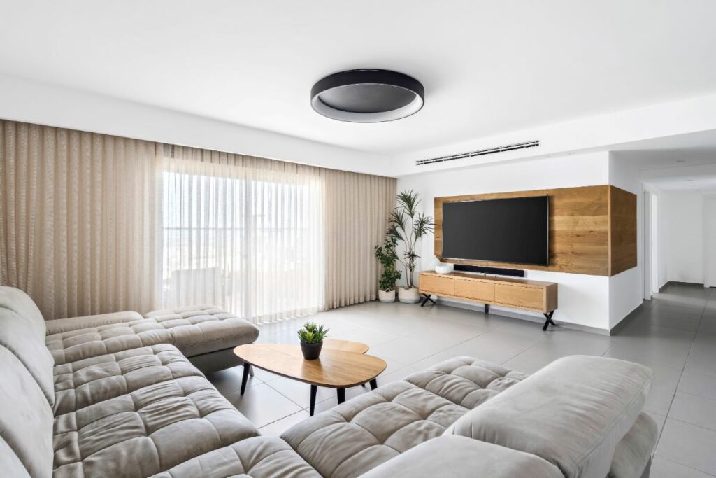 גופי תאורה מיוחדים עיצוב דירת קבלן מחיר למשתכן עיצוב בצבע סלון מודרני סלון מעוצב סלון גוון אפור כיר כוח לסלון ספה מעור שטיח מיוחד עיצוב דירות קבלן עיצוב בצבע עיצוב פנים עיצוב דירת קבלן גופי תאורה מיוחדים מזגן וילונות לסלון Дизайн интерьеров в Хайфе Дизайн квартиры Как спроектировать кухню טלוויזיה בקו אפס טלוויזיה לסלון עיצוב סלון קטן עיצוב סלון נקי איך לעצב את הבית? פינת אוכל מעוצבת מעצבת פנים בצפון טירת הכרמל, חיפה, נשר, קריות, עכו, נהריה מעצבת פנים בקריות מירית סוחוב, מירית עיצוב פנים הוליסטי